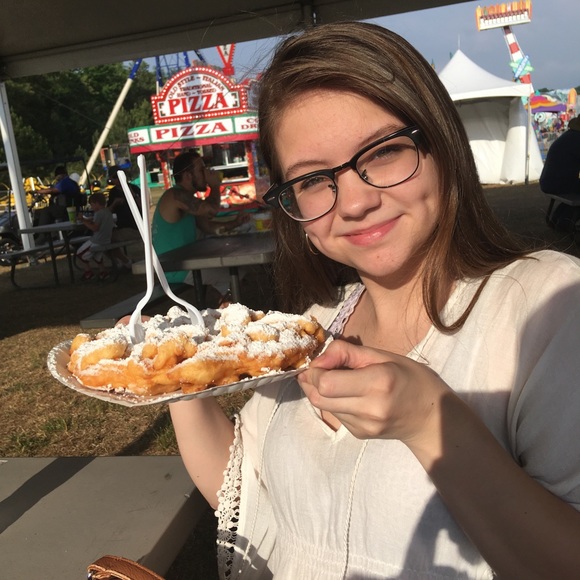 Meet your Posher :))) - Picture 1 of 1